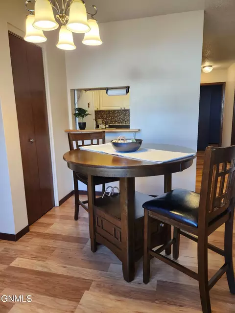 203 E Avenue C E, Bismarck, ND 58501 photo 3