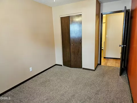 203 E Avenue C E, Bismarck, ND 58501 photo 13