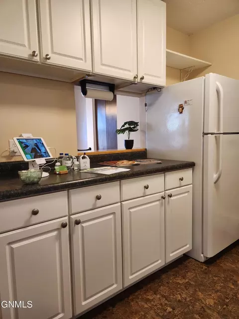 203 E Avenue C E, Bismarck, ND 58501 photo 6