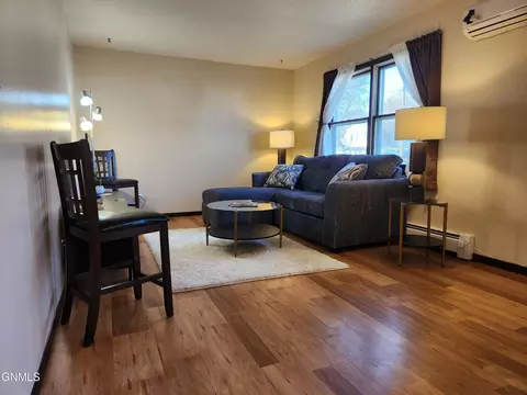 203 E Avenue C E, Bismarck, ND 58501 photo 9