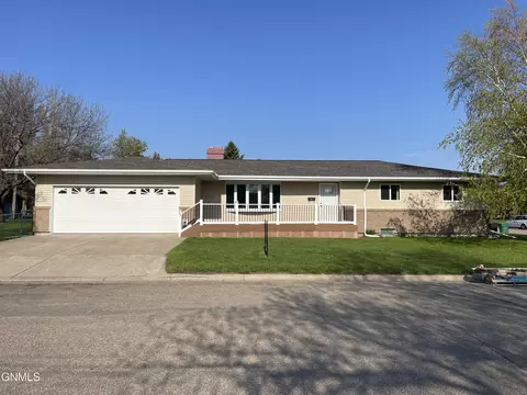 75 Poplar Ave N, Carrington, ND 58421