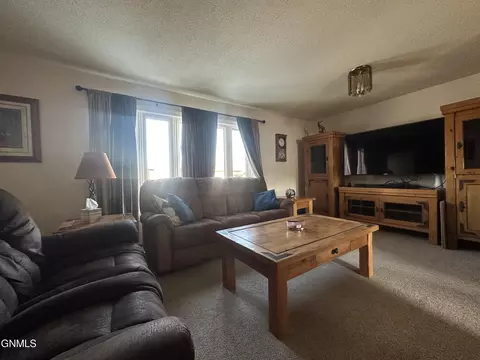209 5th Ave, Edgeley, ND 58433 photo 8
