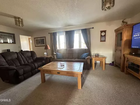 209 5th Ave, Edgeley, ND 58433 photo 6
