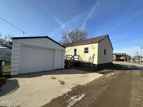 209 5th Ave, Edgeley, ND 58433 photo 4