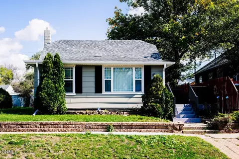 403 9th Ave SE, Jamestown, ND 58401