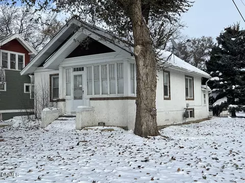112 N Park St, Hebron, ND 58638