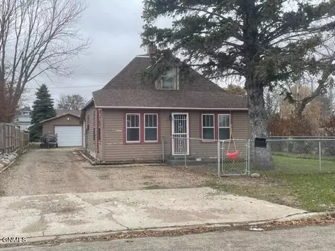 1354 2nd St S, Carrington, ND 58421