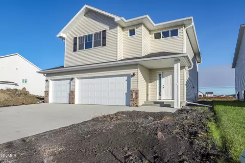 1114 Marlys Dr W, West Fargo, ND 58078