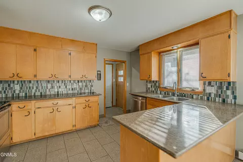 1505 Sunset Dr, Mandan, ND 58554 photo 23