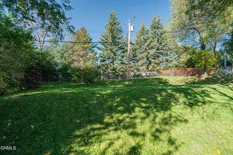 1505 Sunset Dr, Mandan, ND 58554 photo 3