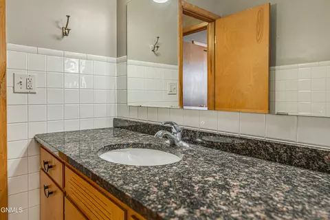 1505 Sunset Dr, Mandan, ND 58554 photo 12