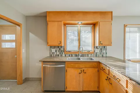 1505 Sunset Dr, Mandan, ND 58554 photo 25