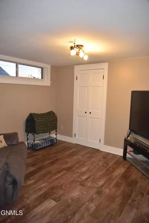 204 9th Ave NW, Mandan, ND 58554 photo 11