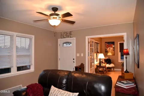 204 9th Ave NW, Mandan, ND 58554 photo 2