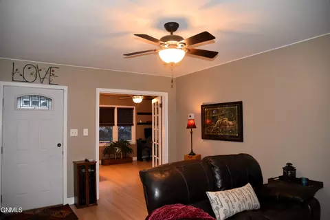 204 9th Ave NW, Mandan, ND 58554 photo 4