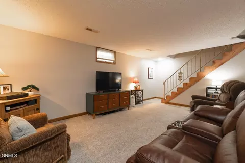 1709 14th Ave SE, Mandan, ND 58554 photo 18