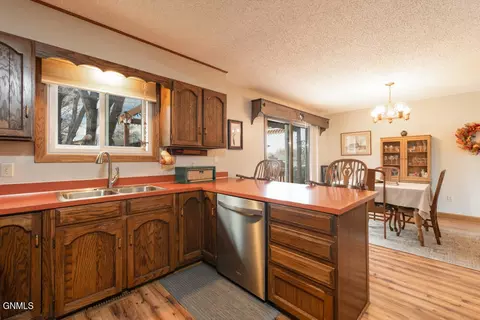 1709 14th Ave SE, Mandan, ND 58554 photo 10