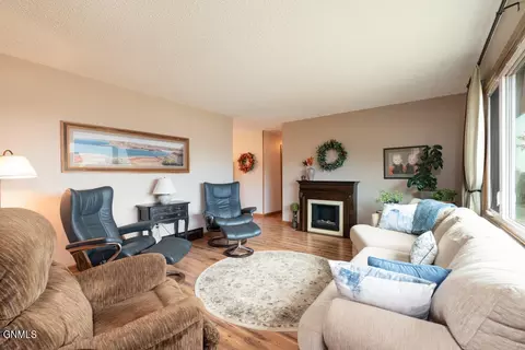 1709 14th Ave SE, Mandan, ND 58554 photo 5