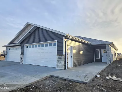 2420 34th Ave SE, Mandan, ND 58554