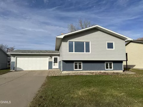 508 Borchardt Ave, Underwood, ND 58576
