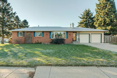 701 Boundary St NW, Mandan, ND 58554