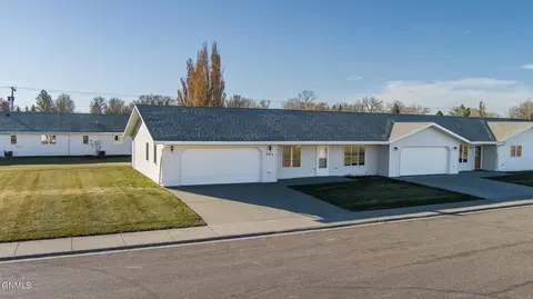 101 8th St NW, Hazen, ND 58545
