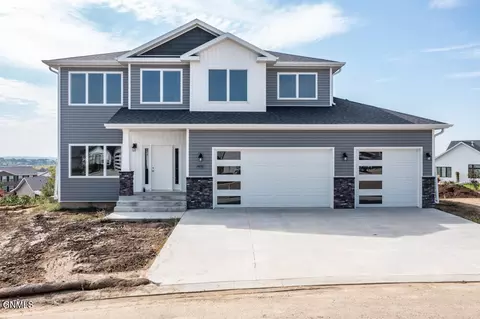 4816 Cornice Loop, Bismarck, ND 58503