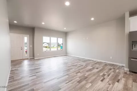 4816 Cornice Loop, Bismarck, ND 58503 photo 3