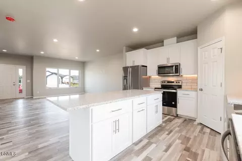 4816 Cornice Loop, Bismarck, ND 58503 photo 5