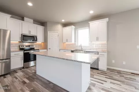 4816 Cornice Loop, Bismarck, ND 58503 photo 7