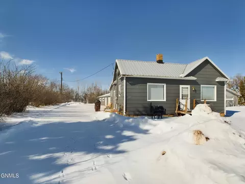 307 Main St S, Arnegard, ND 58835