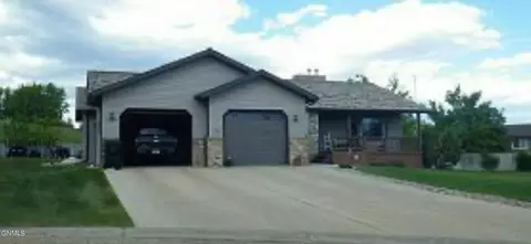 716 2nd Ave SE, Watford City, ND 58854