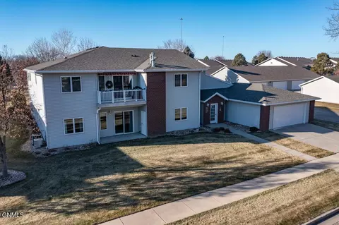 3025 Marina Rd SE, Mandan, ND 58554