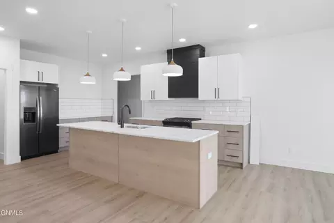 Kitchen - 3019 44th Ave W, Williston, ND 58801 photo 4 of 7