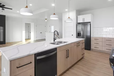 Kitchen - 3019 44th Ave W, Williston, ND 58801 photo 6 of 7