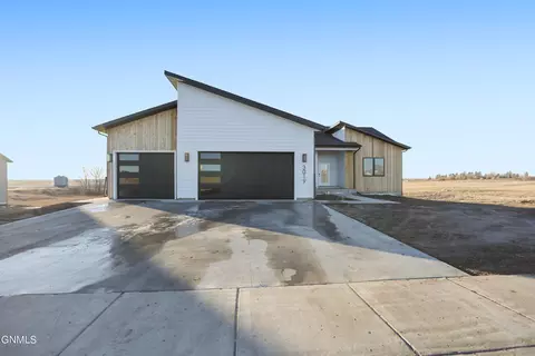 Exterior - 3019 44th Ave W, Williston, ND 58801 photo 2 of 3