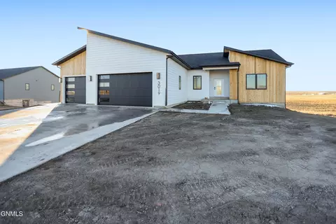 3019 44th Ave W, Williston, ND 58801
