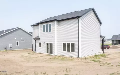 503 Cobblestone Loop SW, Mandan, ND 58554 photo 4