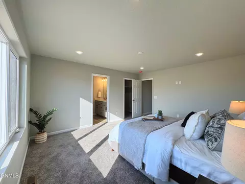 503 Cobblestone Loop SW, Mandan, ND 58554 photo 23