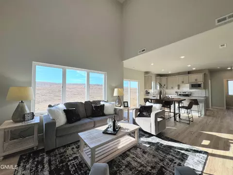 503 Cobblestone Loop SW, Mandan, ND 58554 photo 9