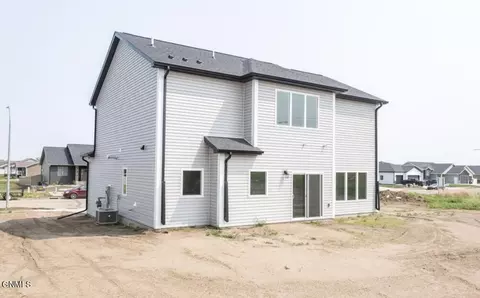503 Cobblestone Loop SW, Mandan, ND 58554 photo 5