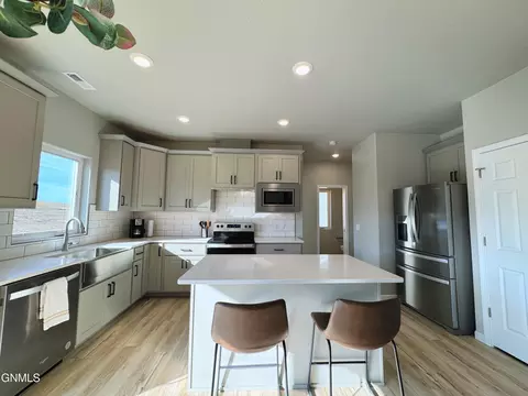 503 Cobblestone Loop SW, Mandan, ND 58554 photo 13