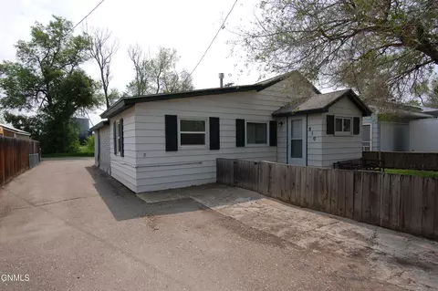 810 9th Ave SE, Sidney, MT 59270
