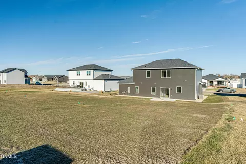 407 Cobblestone Loop SW, Mandan, ND 58554 photo 45