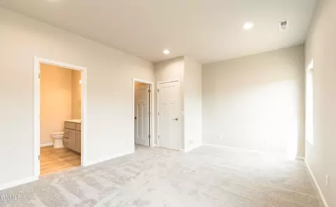407 Cobblestone Loop SW, Mandan, ND 58554 photo 4
