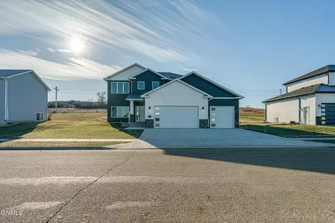 407 Cobblestone Loop SW, Mandan, ND 58554 photo 33