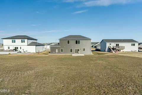 407 Cobblestone Loop SW, Mandan, ND 58554 photo 44