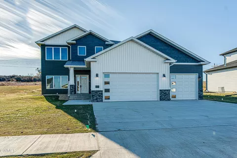 407 Cobblestone Loop SW, Mandan, ND 58554