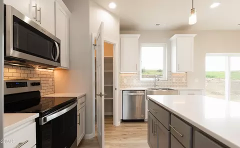 407 Cobblestone Loop SW, Mandan, ND 58554 photo 10