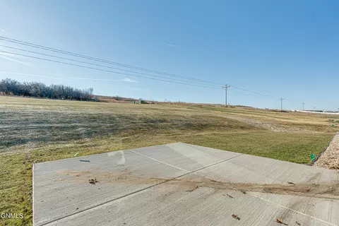 407 Cobblestone Loop SW, Mandan, ND 58554 photo 48